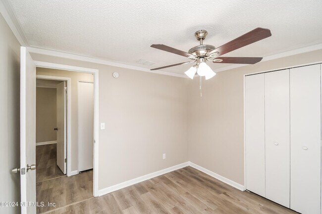 Building Photo - 3885 Mandarin Woods Dr N