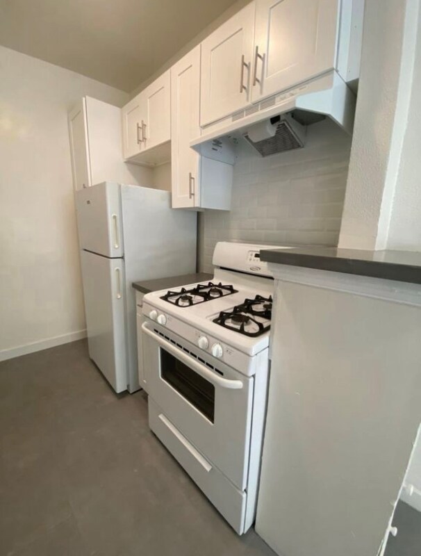 Building Photo - 5987 Franklin Ave