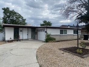 Building Photo - 819 E Hibiscus Ave