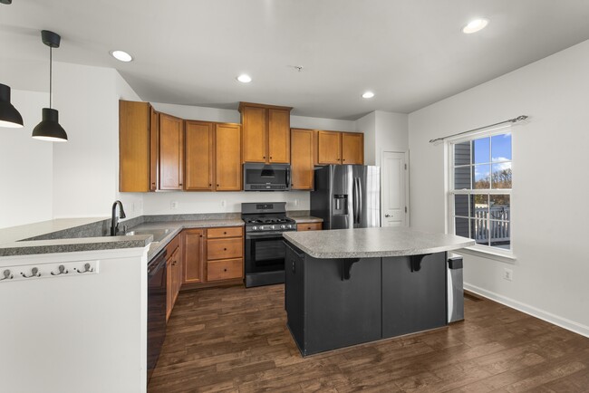 Building Photo - 712 White Walnut Ln