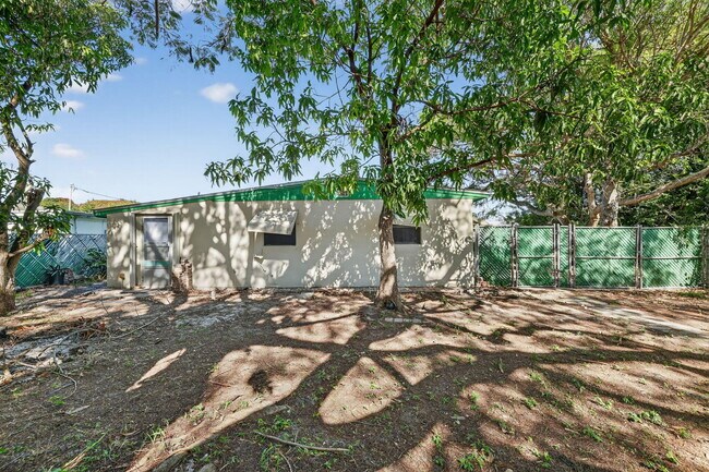 Building Photo - 501 Emil Ave