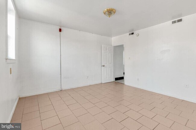 Building Photo - 2301 S 16th St