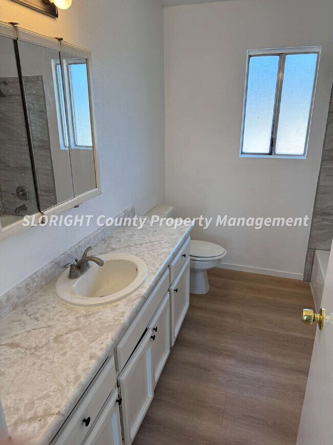 Building Photo - AVAILABLE NOW - Spacious 4 Bed, 2 Bath Apa...