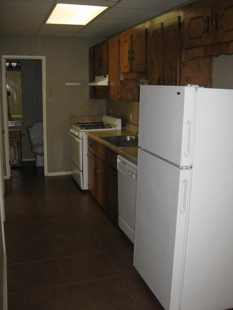 Building Photo - Gray Manor Apartments, 2 BD, 1 BA