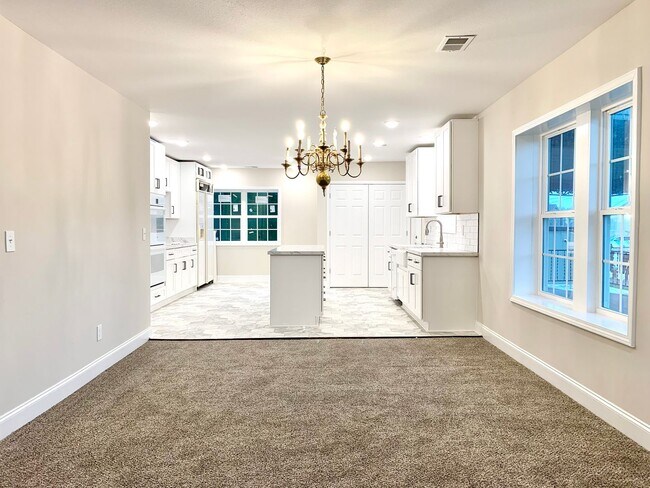 Building Photo - 917 Sinclair Dr