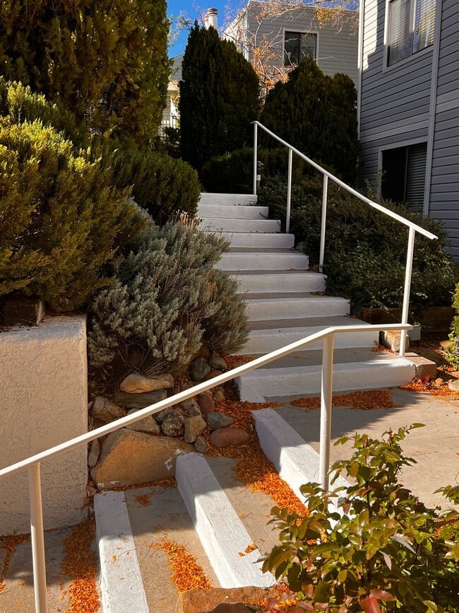 Building Photo - Close to Downtown Prescott!!