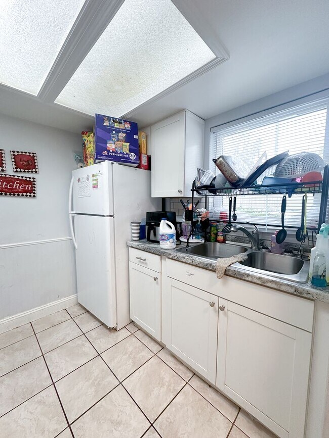 Building Photo - 422 SE 8th St