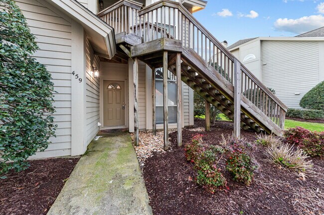 Building Photo - 459 E Lake Cir