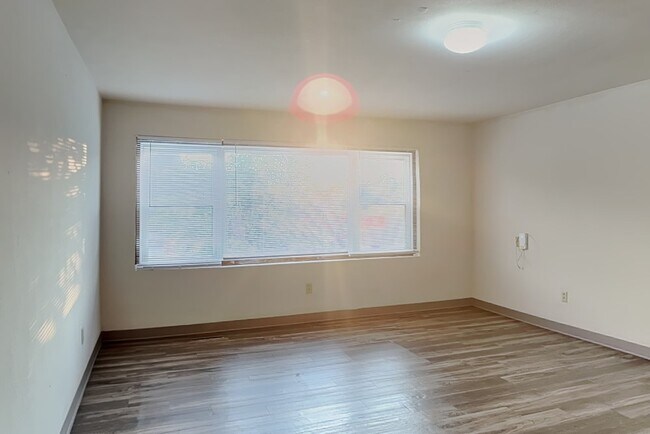 Building Photo - 116 Welch Ave