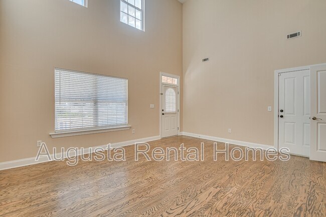 Building Photo - 200 Kline St