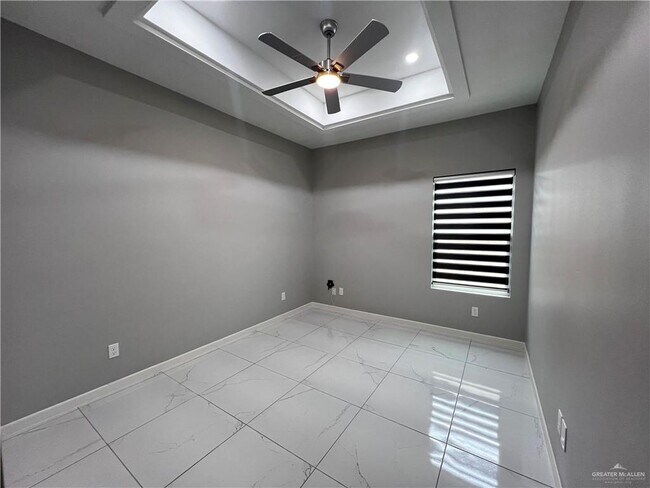 Building Photo - 1122 Country Club Drive