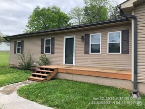 Building Photo - ** ~~ Beautiful 3 bedroom 2 bath house in ...