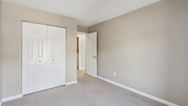 Building Photo - Discover the charm of this beautifully upd...