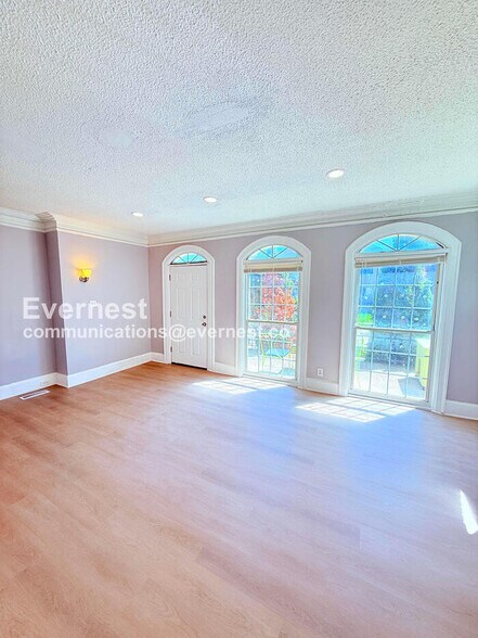Building Photo - 2302 Hazelwood St