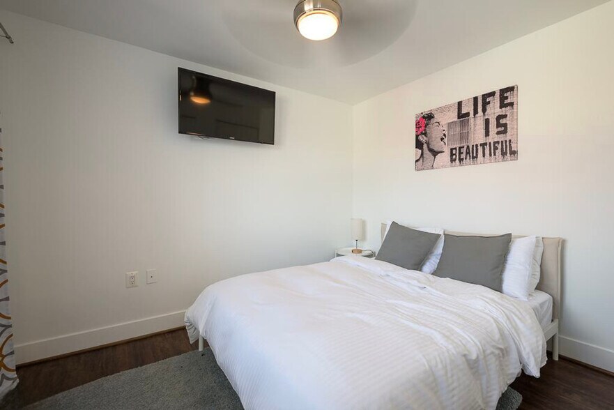 Building Photo - 3209 Cherry Hill Ln