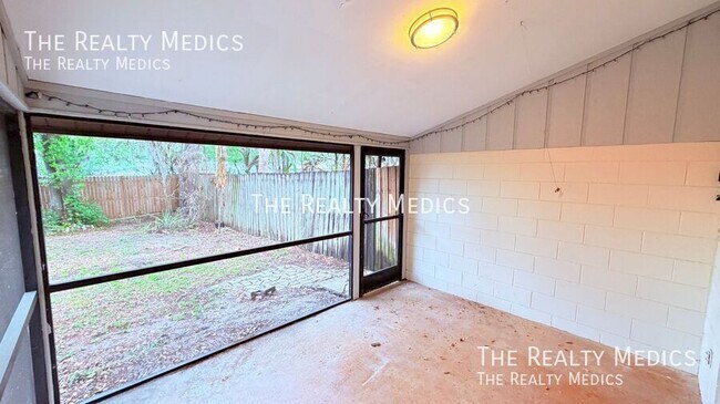 Building Photo - 7909 Richwood Dr