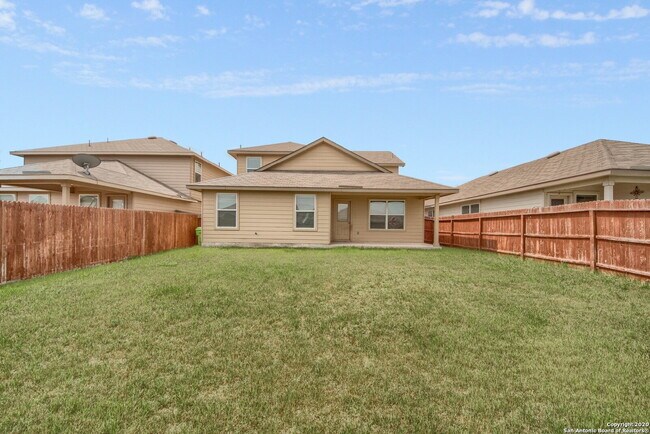 Building Photo - SPACIOUS 4-BEDROOM WITH WATER PARK AMENITIES!!