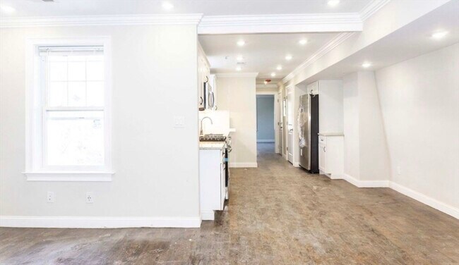 Building Photo - 36 Monmouth St