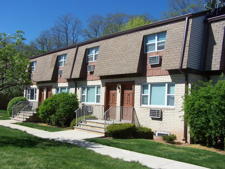 Building Photo - Woodbridge Village
