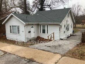 Building Photo - 135 Hereford Ave