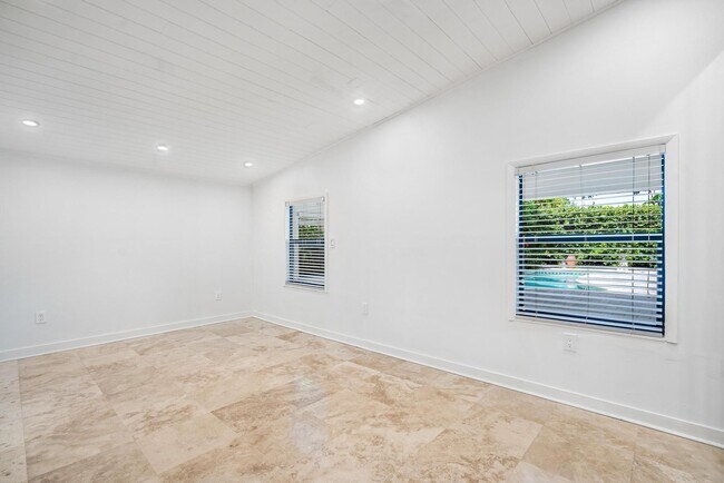 Building Photo - 7810 Beach View Dr