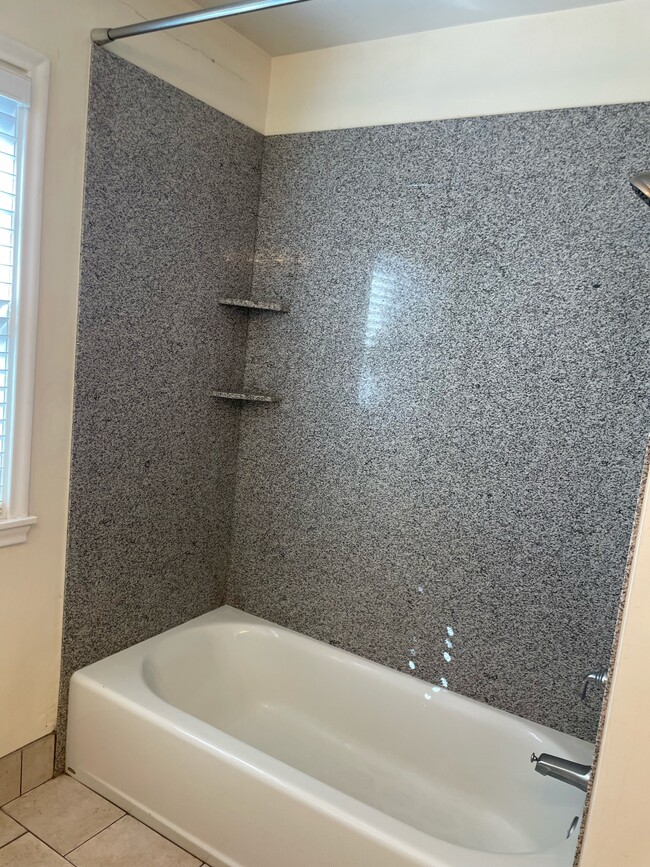 Shower/Tub - 773 E 11th Ave