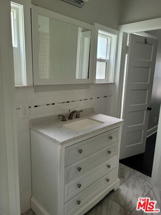 Building Photo - 5405 Russell Ave