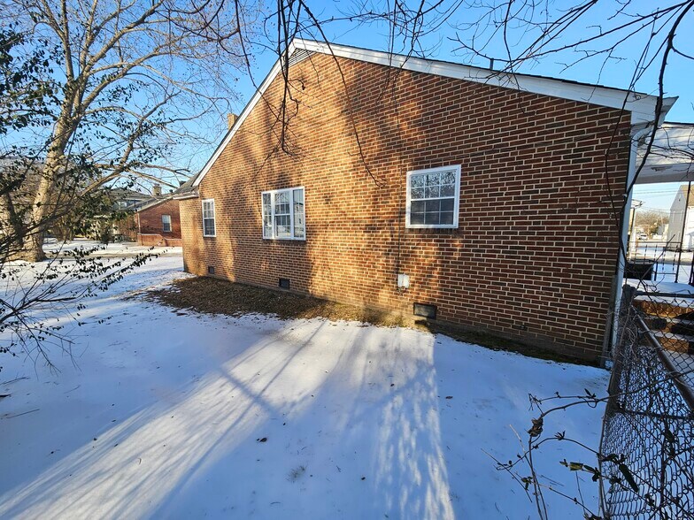 Building Photo - 105 Indiana Ln