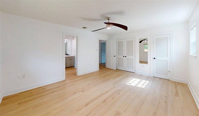 Building Photo - 5731 S Braeswood Blvd