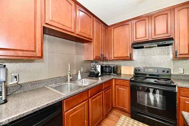 Building Photo - 1135 Cavendish Dr