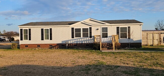 Building Photo - Spacious 3-bedroom, 2-bathroom mobile home.