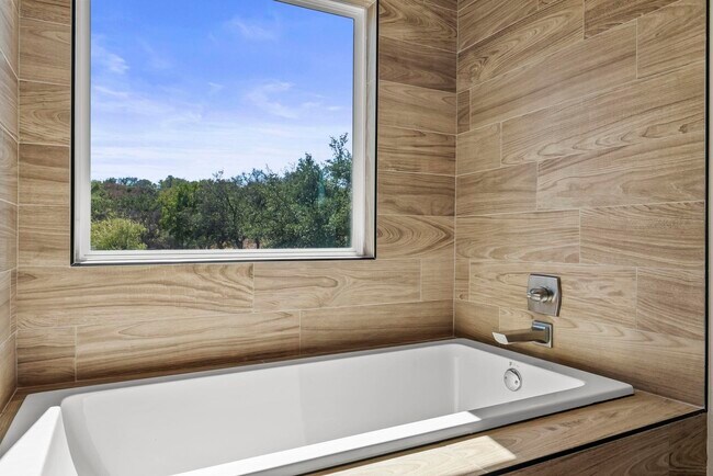 Building Photo - 105 Out Yonder