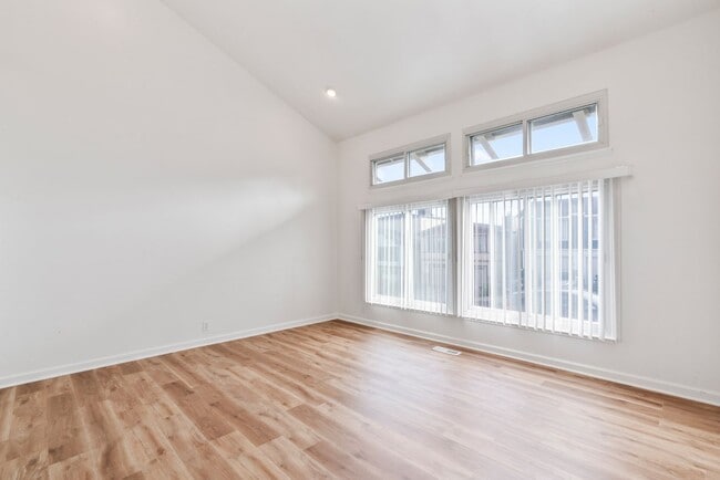 Building Photo - Spacious 3-Bedroom Daly City Home – Prime ...