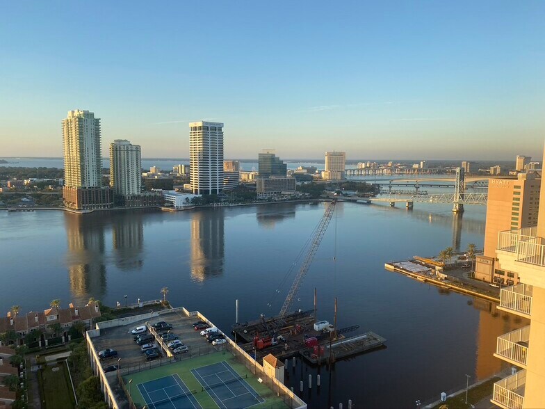 Building Photo - 400 E Bay St