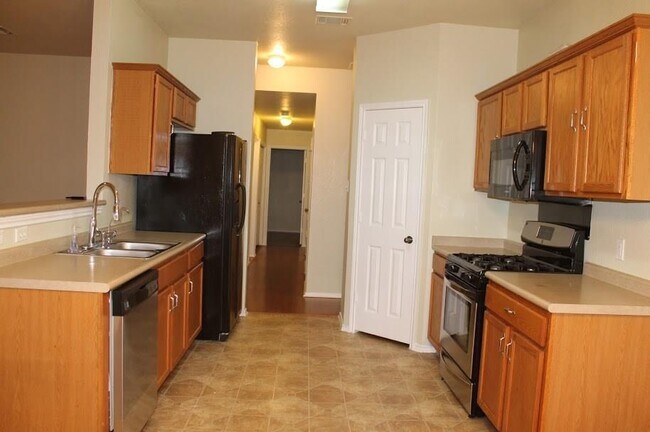 Building Photo - 1009 Clayton Dr