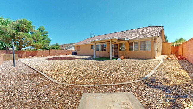 Building Photo - 37 E 675 S