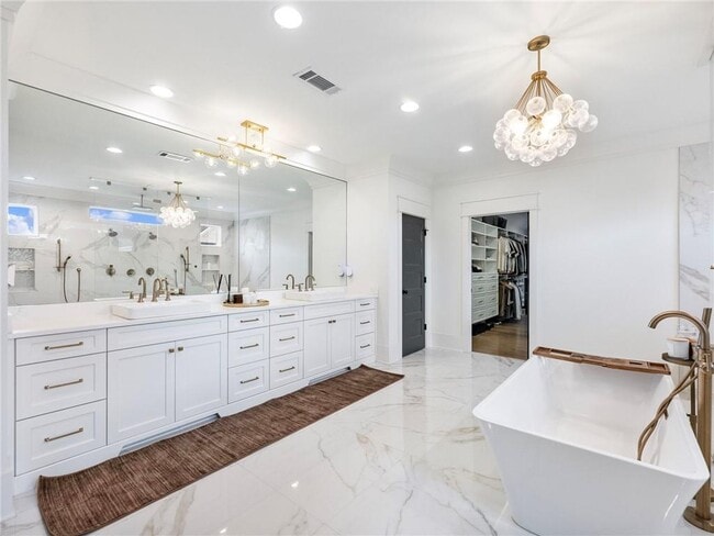 Building Photo - 566 Versailles Dr