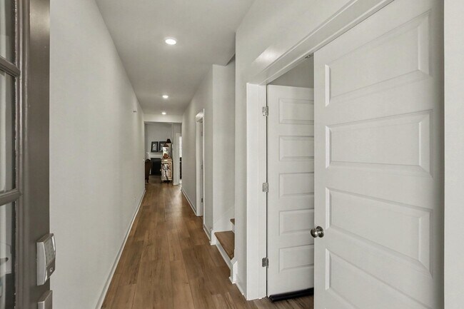 Building Photo - 855 Nightingale Ave