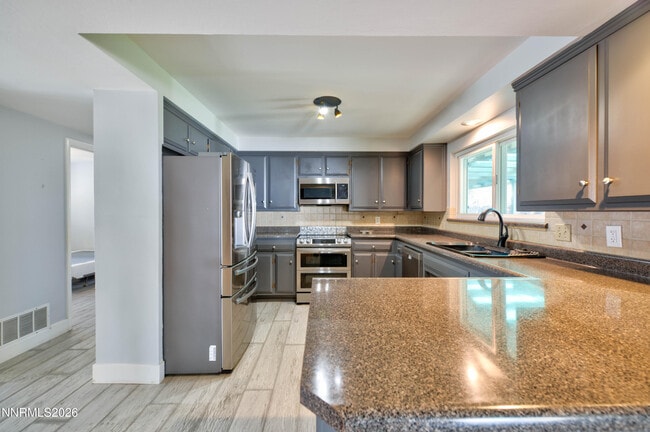 Building Photo - 12310 S Hills Dr