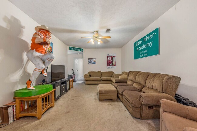 Building Photo - PRE-LEASE August 2026!! Great Location for...