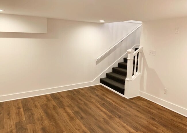 Building Photo - 1916 E 65th St