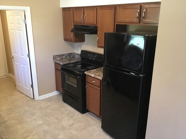 Building Photo - 3 Bedroom Home For Rent in Sango Area!