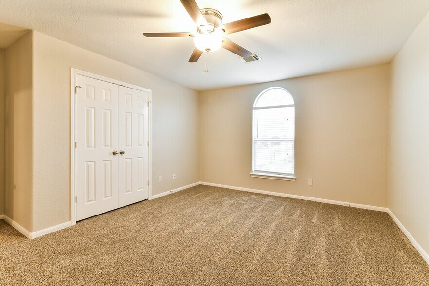 Building Photo - 11118 Opatrny Meadows Ln