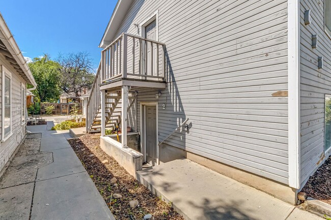 Building Photo - 611 Belford Ave