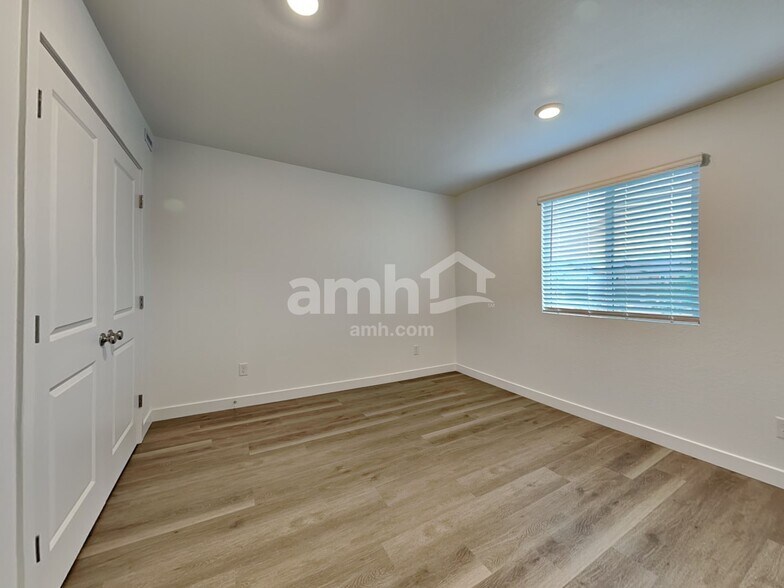 Building Photo - 20177 W Thomas Rd