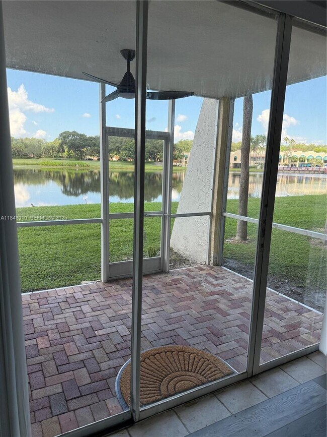 Building Photo - 9450 Poinciana Pl