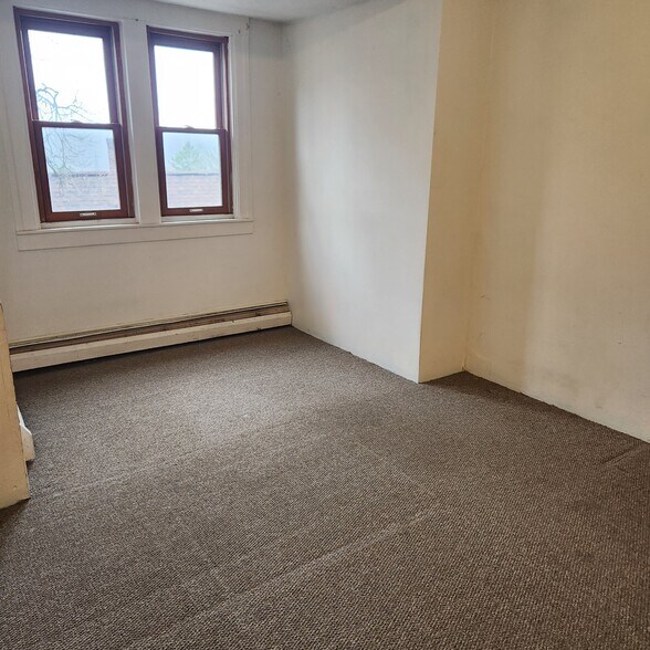 Building Photo - 24 N Park St