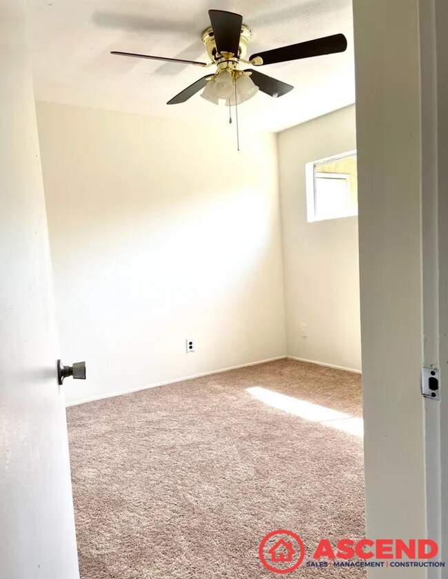 Building Photo - Charming 3 Bed /1 Bath Home in Bakersfield's 93304 Area — Solar INCLUDED in Rent, Fireplace & More!