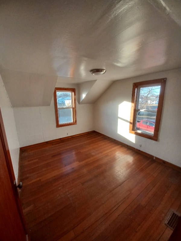 Building Photo - 539 S 1st St