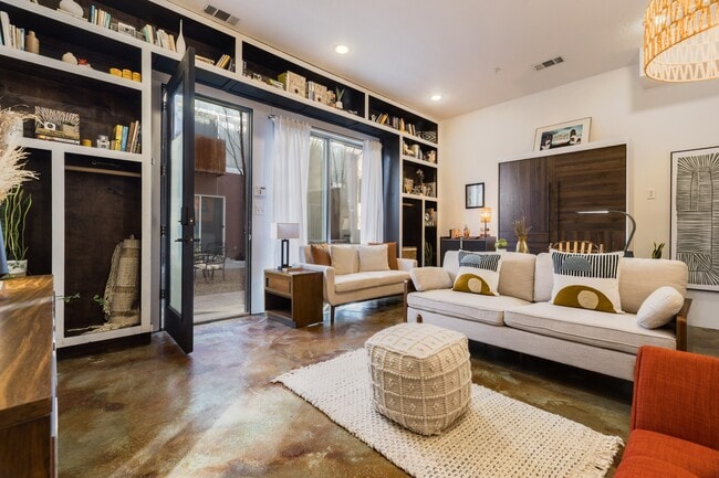 Building Photo - 877 Silver Ave SW